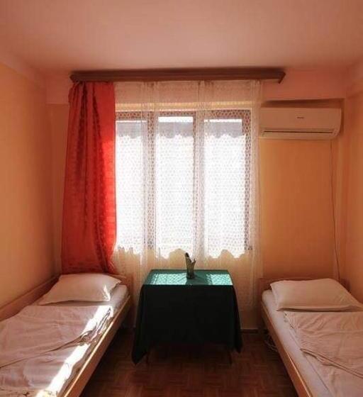 이코노미 룸, Center Hostel And Tours