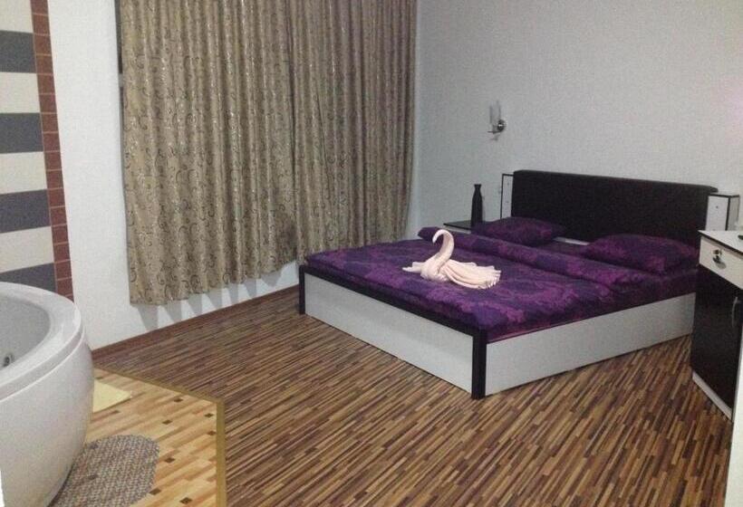 اتاق لوکس با بالکن, Albatros