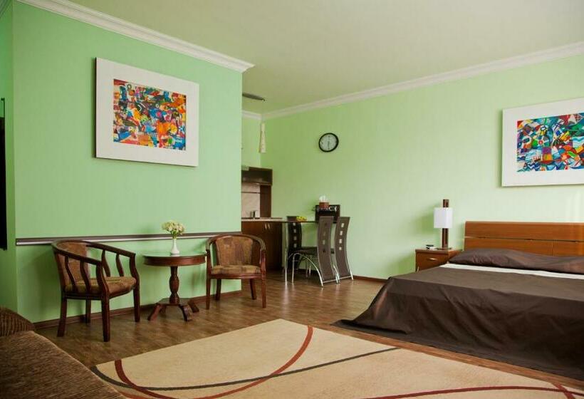 컴포트 스튜디오, Hin Yerevantsi