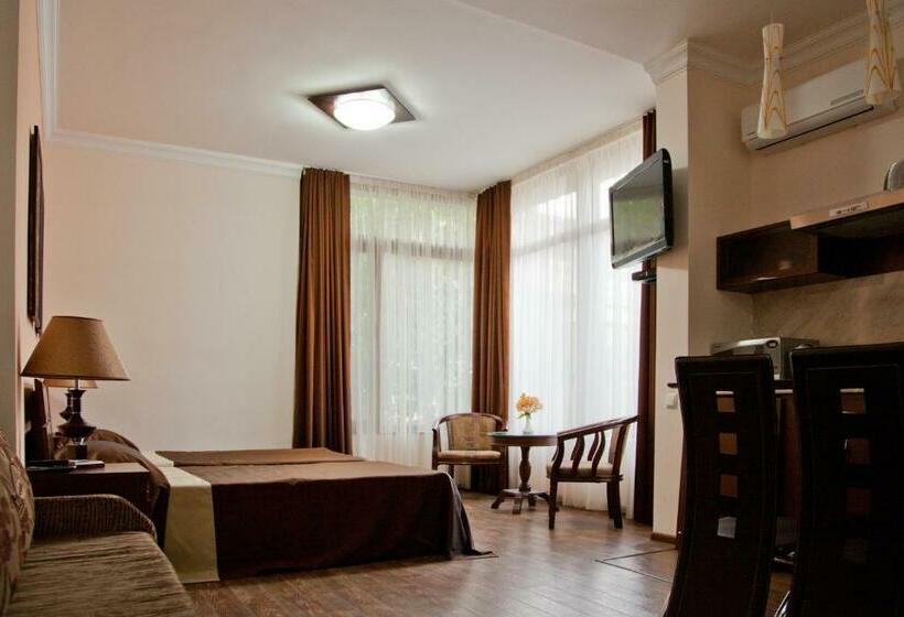 스탠다드 스튜디오, Hin Yerevantsi