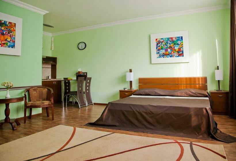 컴포트 스튜디오, Hin Yerevantsi