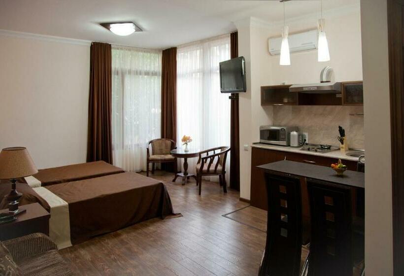 스탠다드 스튜디오, Hin Yerevantsi