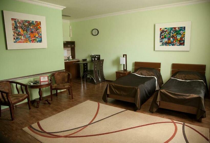 컴포트 스튜디오, Hin Yerevantsi