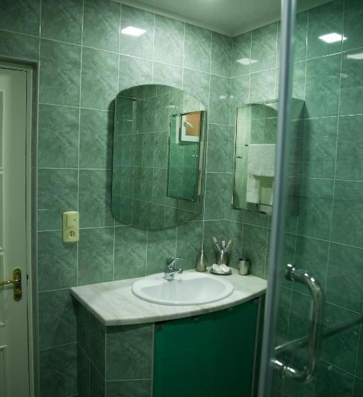 스탠다드 트리플 발코니 룸, Hin Yerevantsi