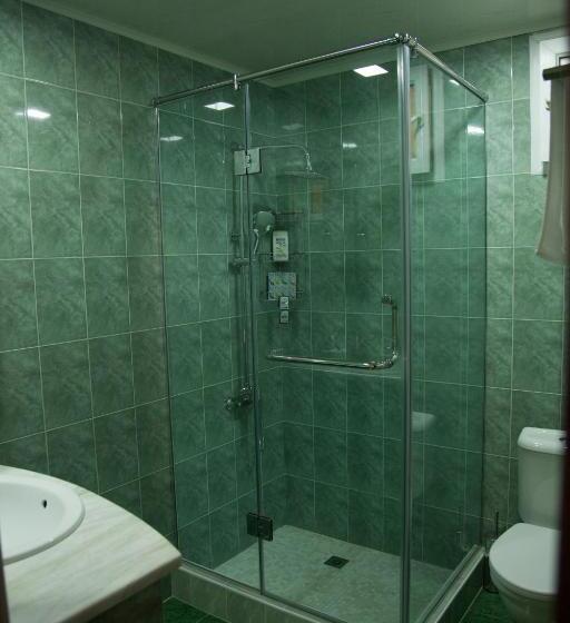 스탠다드 트리플 발코니 룸, Hin Yerevantsi