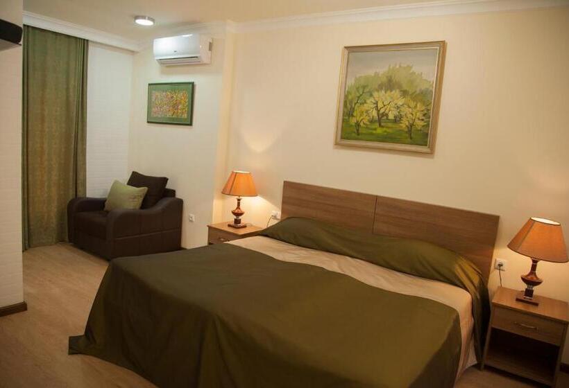 스탠다드 트리플 발코니 룸, Hin Yerevantsi