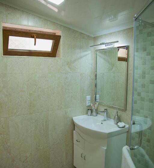 스탠다드 발코니 룸, Hin Yerevantsi