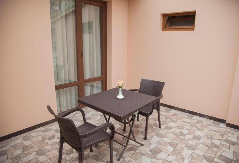 스탠다드 발코니 룸, Hin Yerevantsi