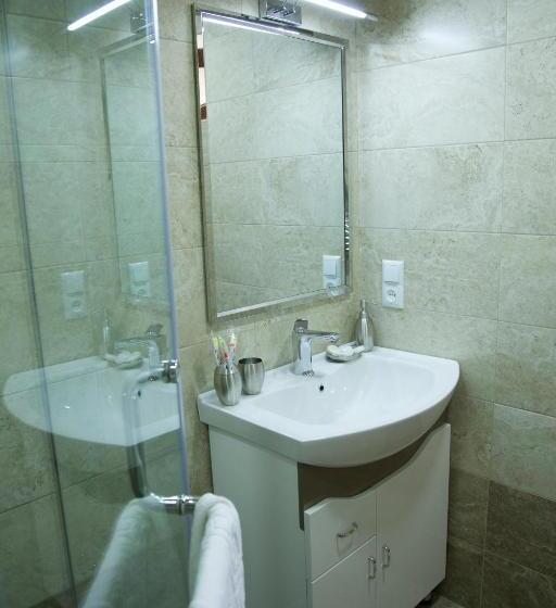 스탠다드 발코니 룸, Hin Yerevantsi