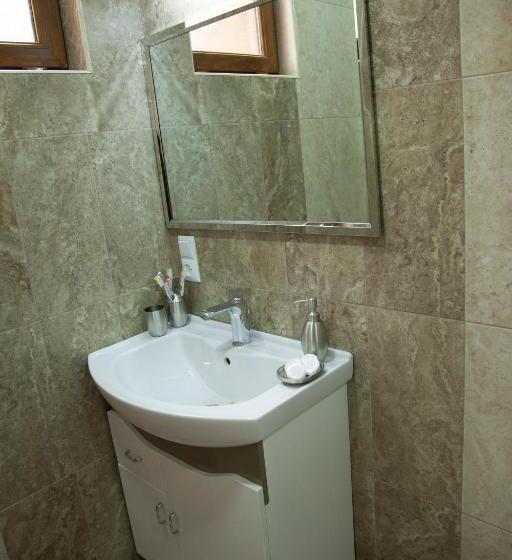 스탠다드 룸, Hin Yerevantsi