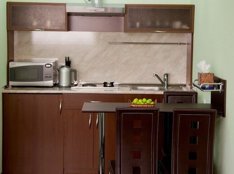 컴포트 스튜디오, Hin Yerevantsi