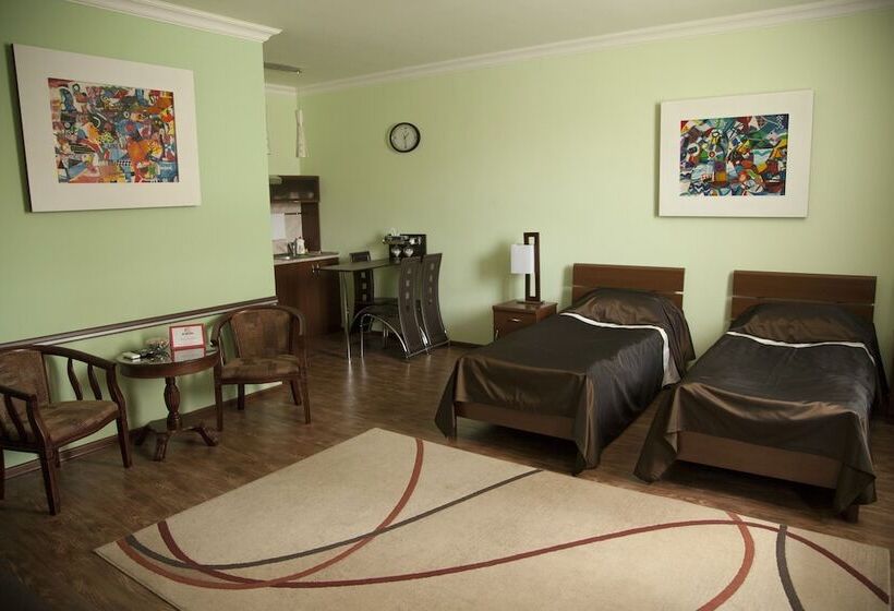 컴포트 스튜디오, Hin Yerevantsi