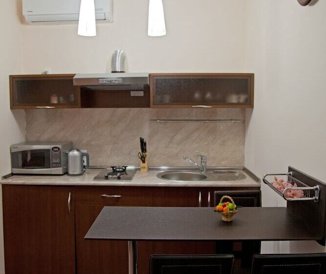 스탠다드 스튜디오, Hin Yerevantsi