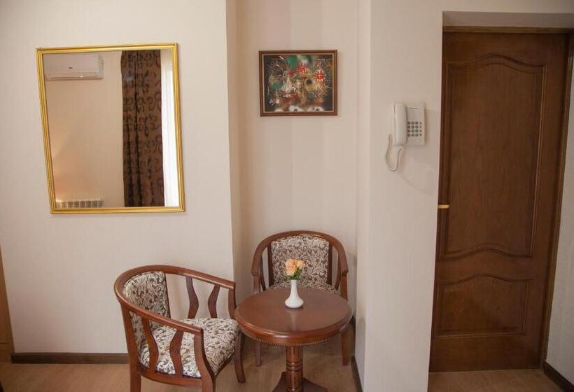 스탠다드 발코니 룸, Hin Yerevantsi