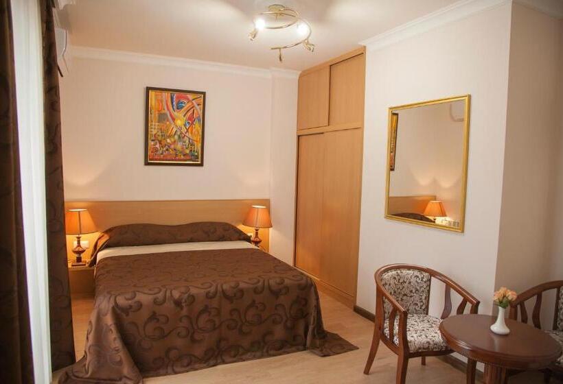 스탠다드 발코니 룸, Hin Yerevantsi