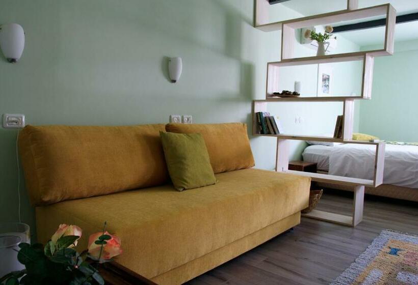 Perhehuone, Ibex Unique Desert Inn