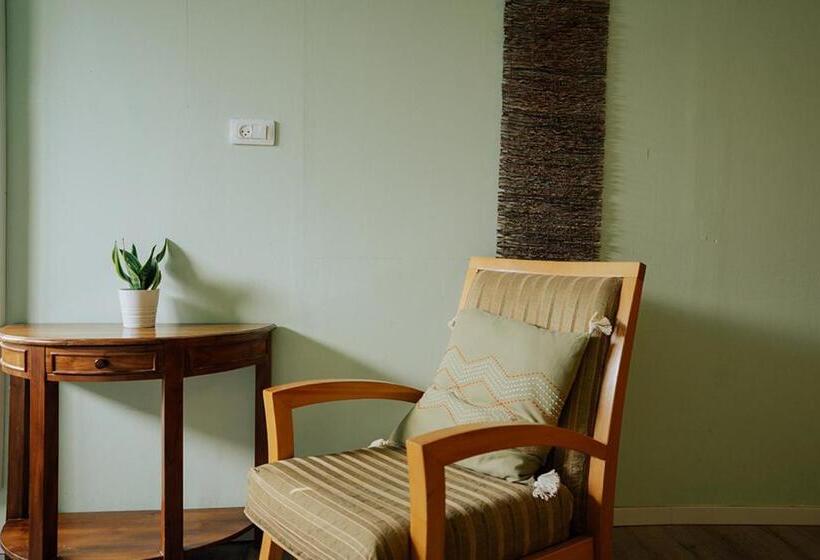 Perhehuone, Ibex Unique Desert Inn