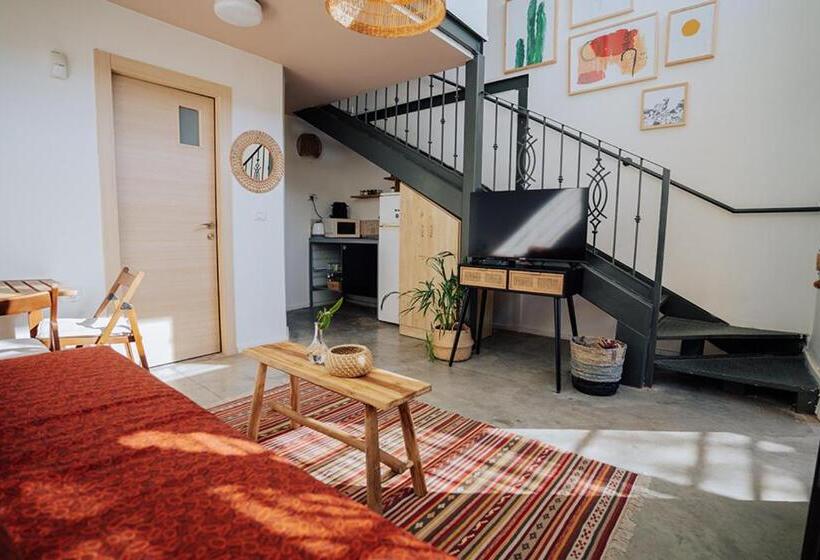 Perhehuone, Ibex Unique Desert Inn