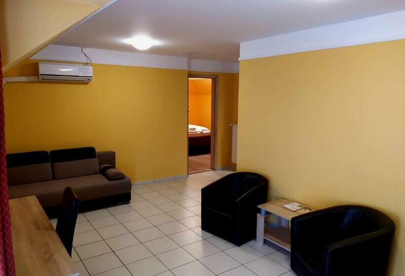 발코니가 있는 스위트, Az Idill