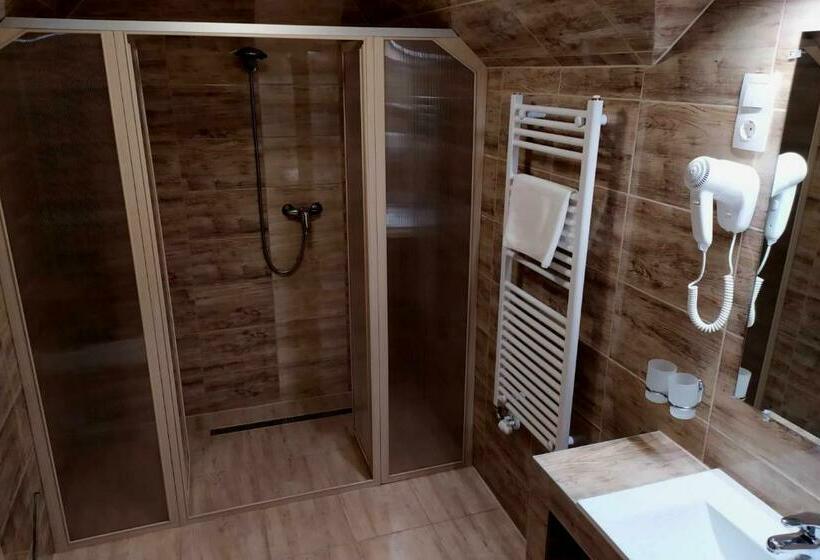 발코니가 있는 스위트, Az Idill