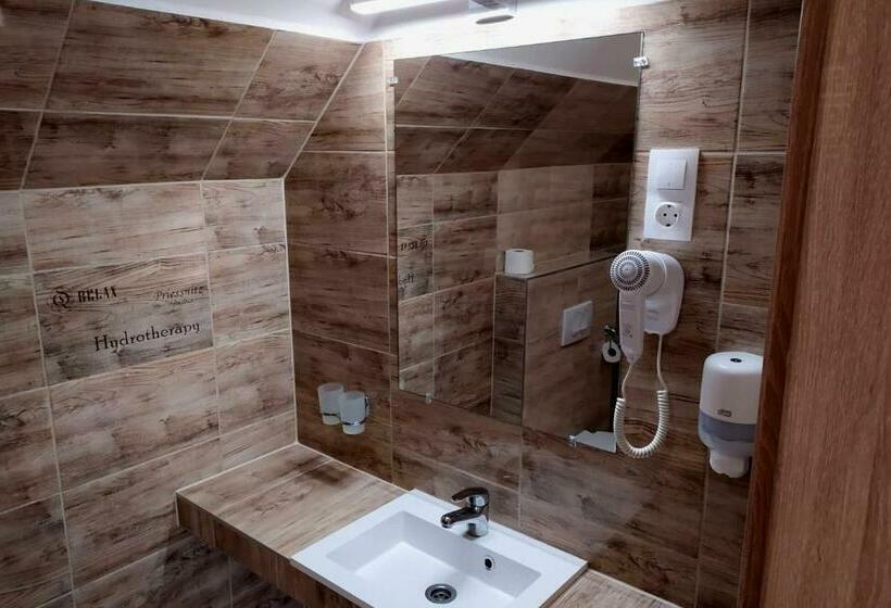 발코니가 있는 스위트, Az Idill