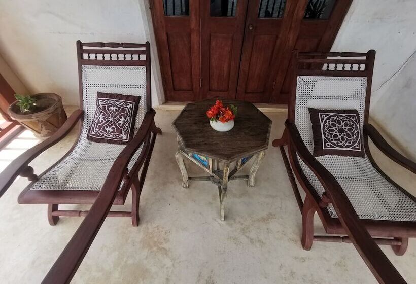 اتاق استاندارد, Jannat House