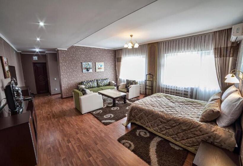 آپارتمان 1 خوابه با چشمانداز استخر, Oshnuru