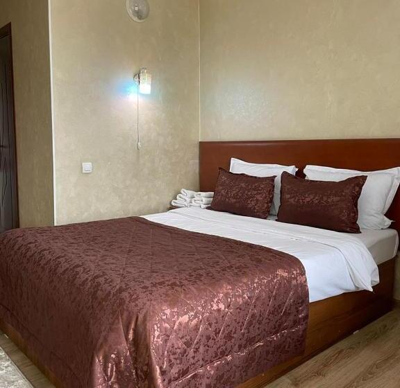 اتاق خانوادگی, Oshnuru