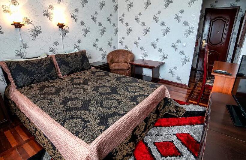 اتاق خانوادگی, Oshnuru