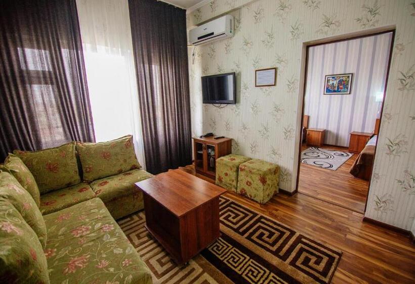 اتاق استاندارد چهار تخته, Oshnuru