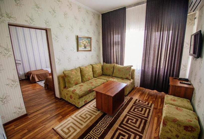 اتاق استاندارد چهار تخته, Oshnuru