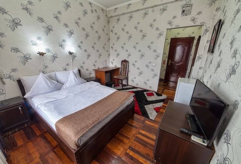 اتاق خانوادگی, Oshnuru