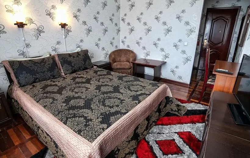 اتاق خانوادگی, Oshnuru