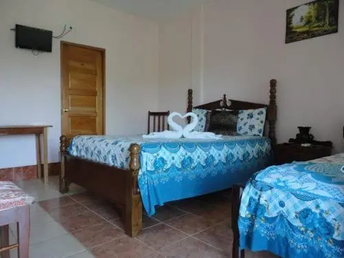 اتاق ساده سه‌ نفره, River Park Inn