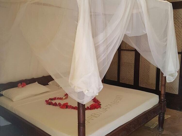 اتاق استاندارد سه نفره, Kenga Giama Resort