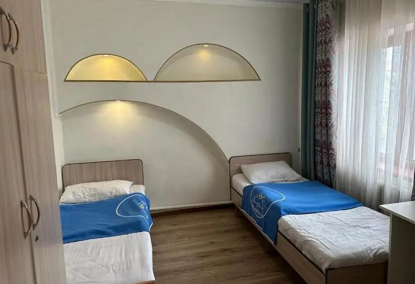 اتاق اکونومی, Tunduk Hostel