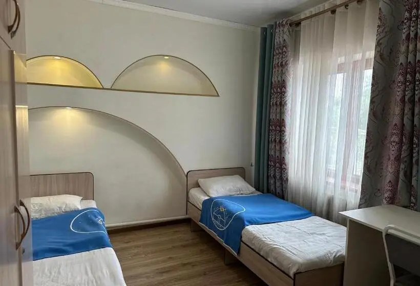 اتاق اکونومی, Tunduk Hostel