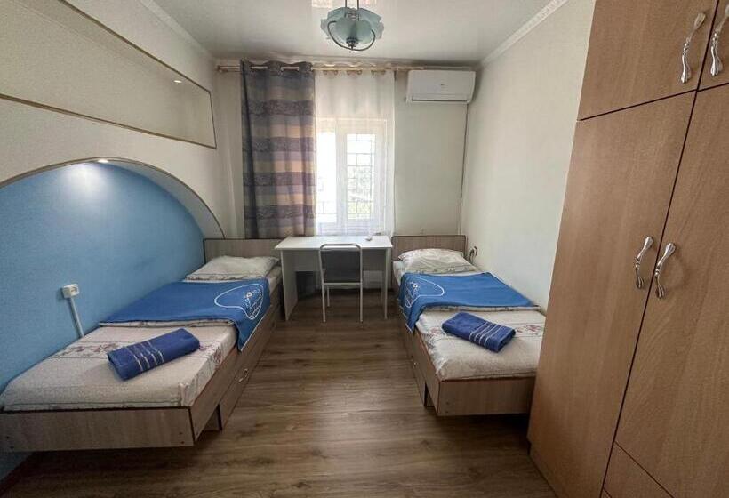 اتاق اکونومی, Tunduk Hostel