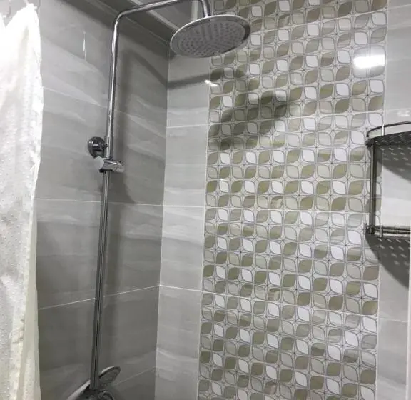 اتاق اکونومی, Tunduk Hostel