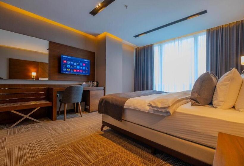 基本间, B İstanbul
