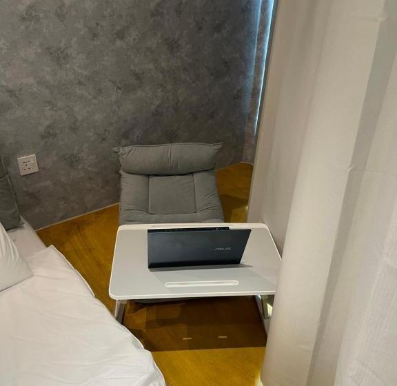 חדר דלוקס, Double H Boutique