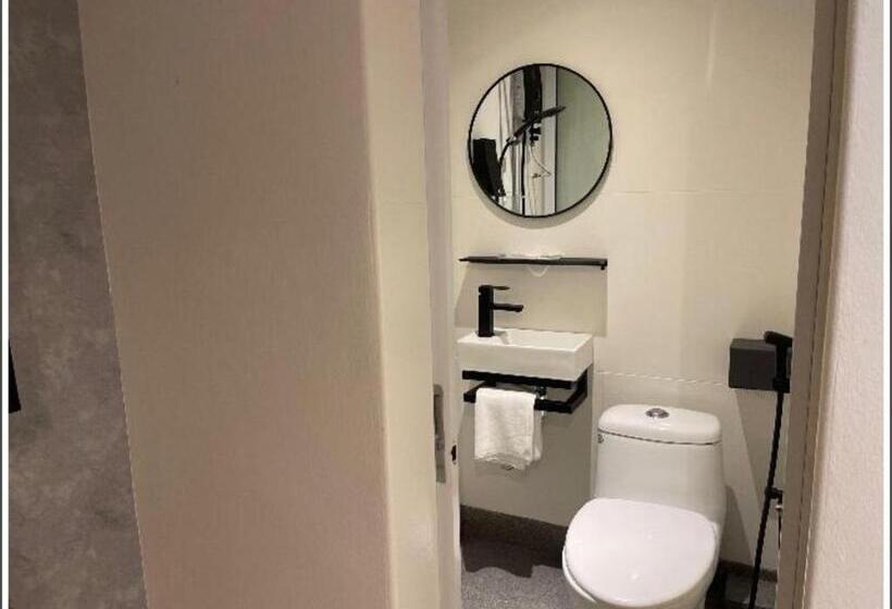 חדר דלוקס, Double H Boutique