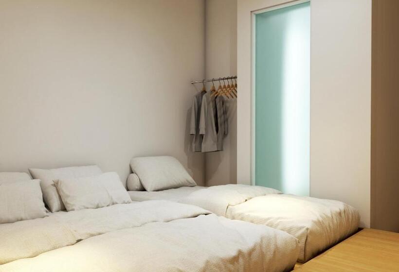 اتاق استاندارد سه نفره, Double H Boutique