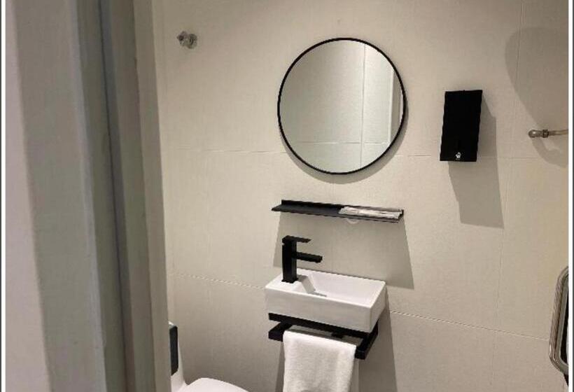 חדר סטנדרט לשלושה, Double H Boutique