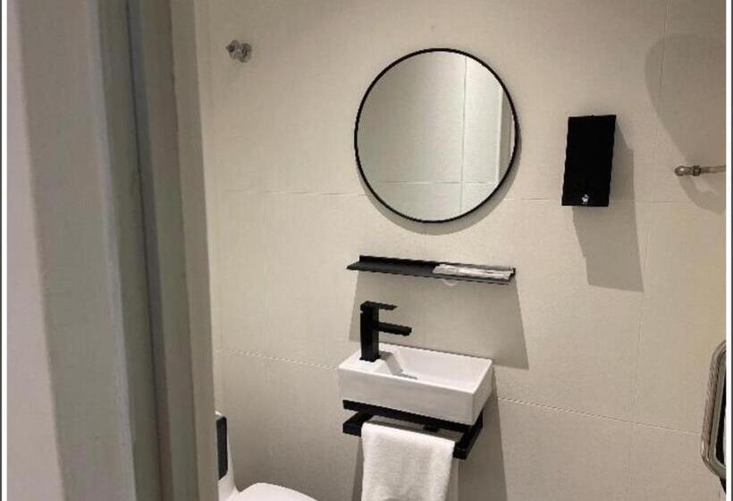 חדר סופריור לשלושה, Double H Boutique