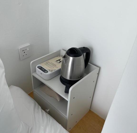 חדר סופריור לארבעה, Double H Boutique