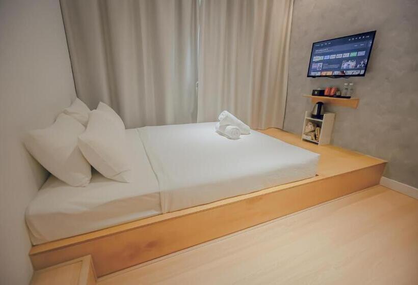 חדר סופריור, Double H Boutique