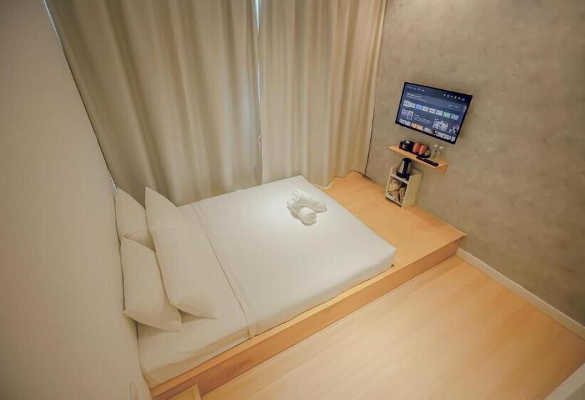 חדר סופריור, Double H Boutique