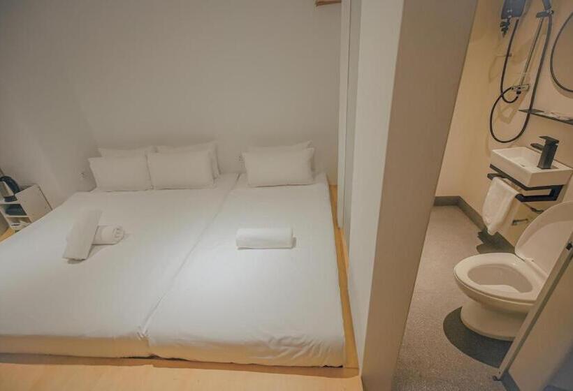 חדר סטנדרט לשלושה, Double H Boutique