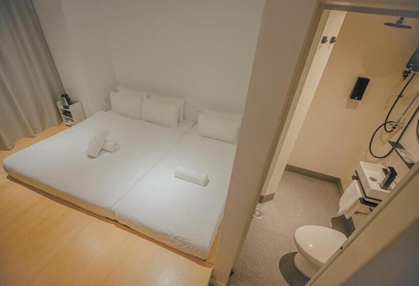 חדר סטנדרט לשלושה, Double H Boutique